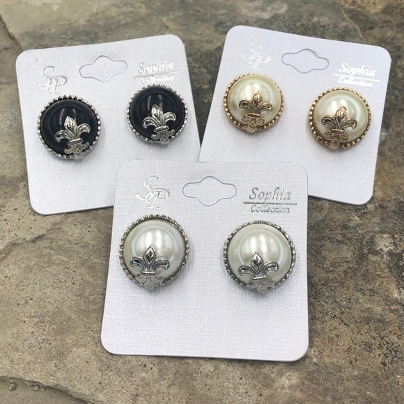 🍀 Fleur-de-lis Pearl Stud Earrings - Picture 1 of 4